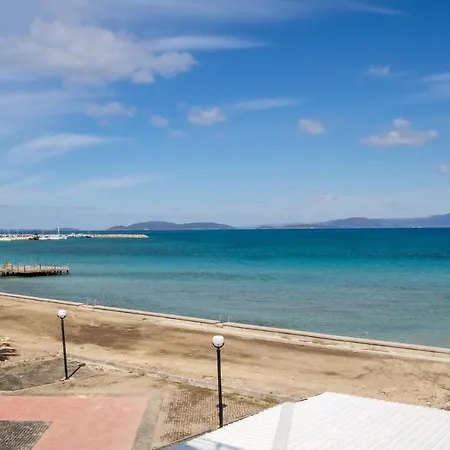 Exceptional With Fascinating Sea View Near In Cesme Altinyunus