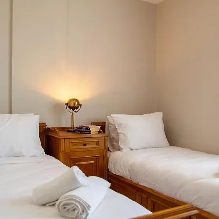 Exceptional With Fascinating Sea View Near In Cesme Altinyunus
